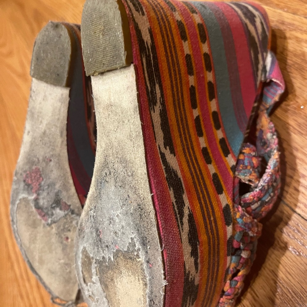 Colorful Betsey Johnson Woven Women's Wedge Sandals - Picture 7 of 8
